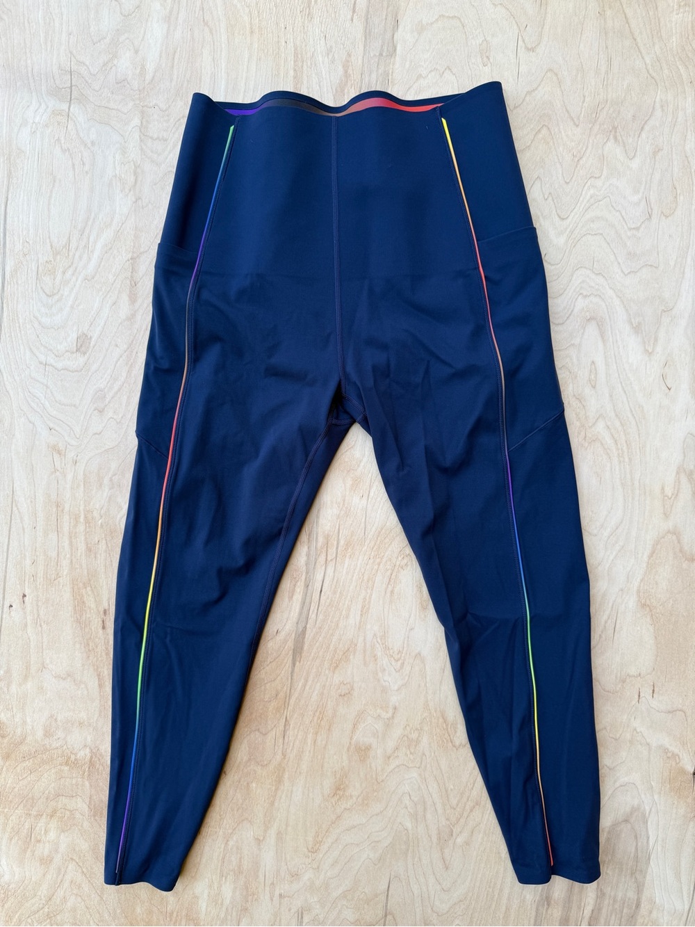 Sweaty Betty Women’s Power Leggings with Rainbow Trim. 7/8 length. Sz 14.